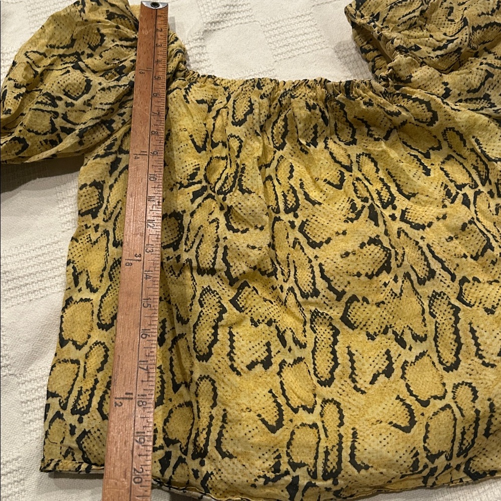 Frame Yellow Snake Print Off-Shoulder Top size small - Picture 6 of 8